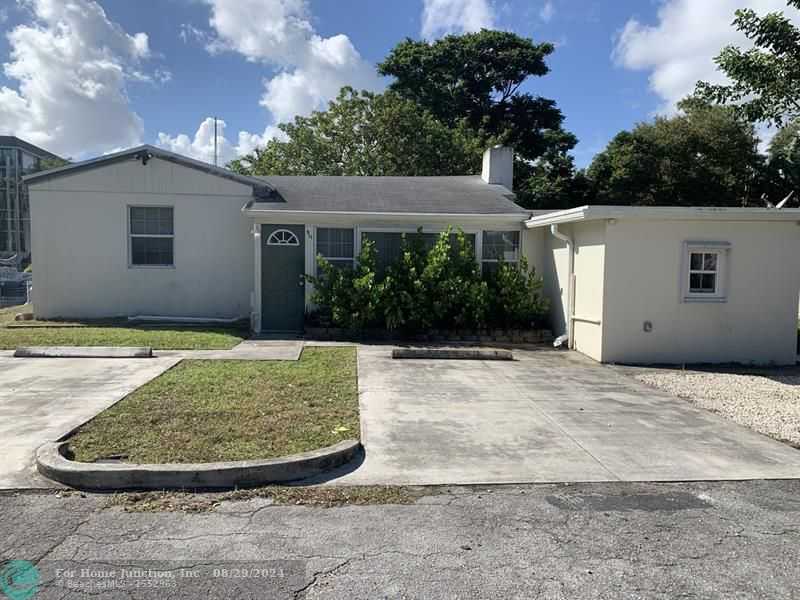 photo 1: 911 SW 11th Ave, Fort Lauderdale FL 33315