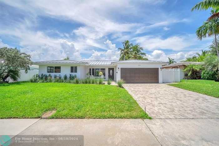 photo 2: 301 SE 5th Ter, Pompano Beach FL 33060