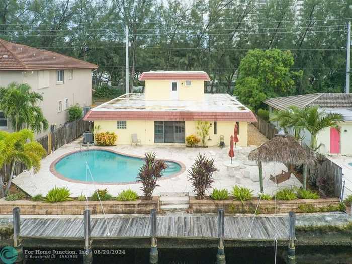 photo 1: 2605 SE 15th St, Pompano Beach FL 33062