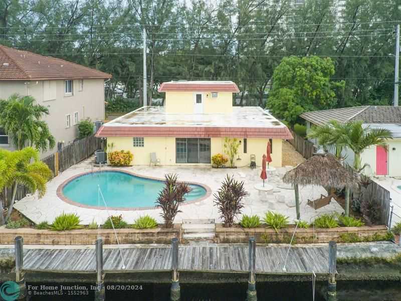 photo 2: 2605 SE 15th St, Pompano Beach FL 33062