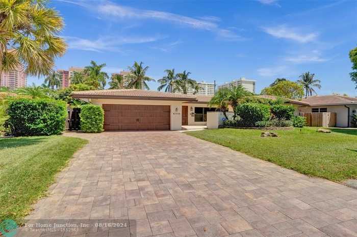 photo 1: 2000 NE 31st Ave, Fort Lauderdale FL 33305