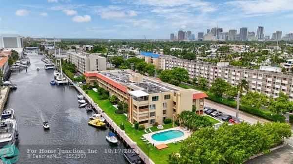 photo 3: 1700 SE 15th St Unit 206, Fort Lauderdale FL 33316