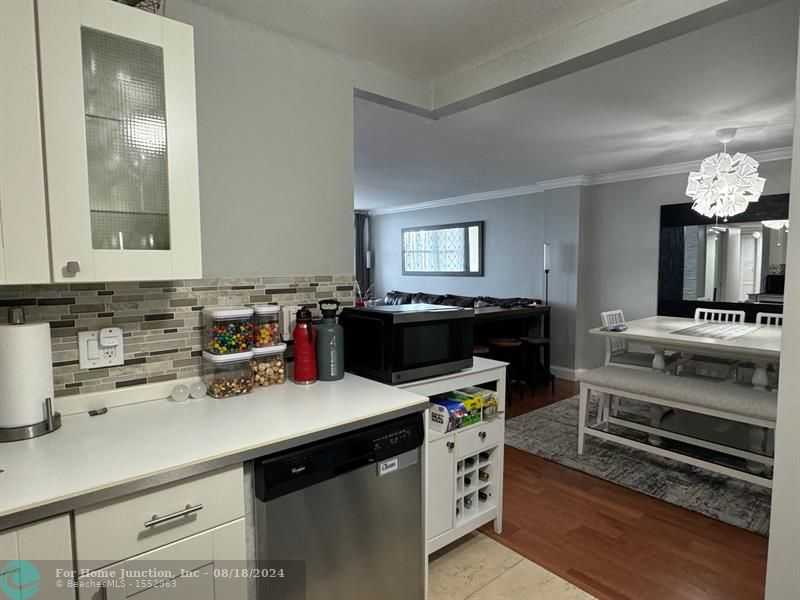 photo 1: 305 N Pompano Beach Blvd Unit 510, Pompano Beach FL 33062