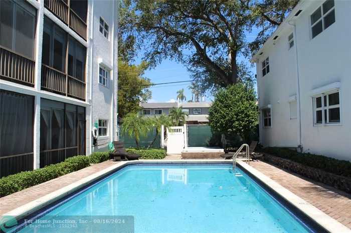 photo 1: 1212 SE 2nd Ct Unit 201, Fort Lauderdale FL 33301