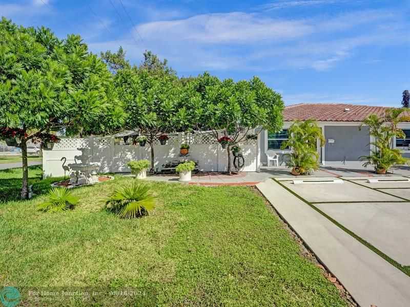 photo 1: 1500 NE 4th St, Pompano Beach FL 33060