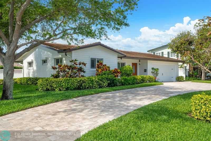 photo 3: 2690 NE 11th St, Pompano Beach FL 33062