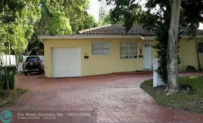 photo 1: 835 NE 16th Street, Fort Lauderdale FL 33305