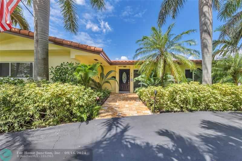 photo 3: 581 NE 26th Ave, Pompano Beach FL 33062