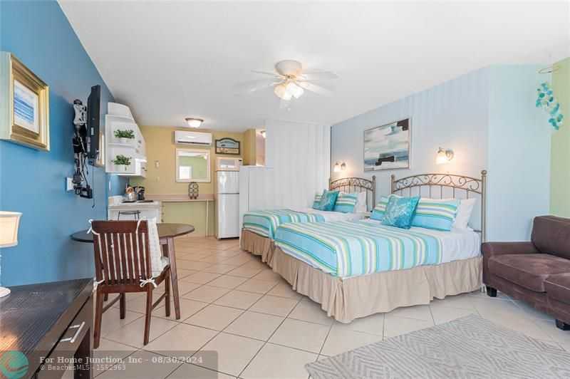 photo 1: 4520 El Mar Dr Unit 31, Fort Lauderdale FL 33308