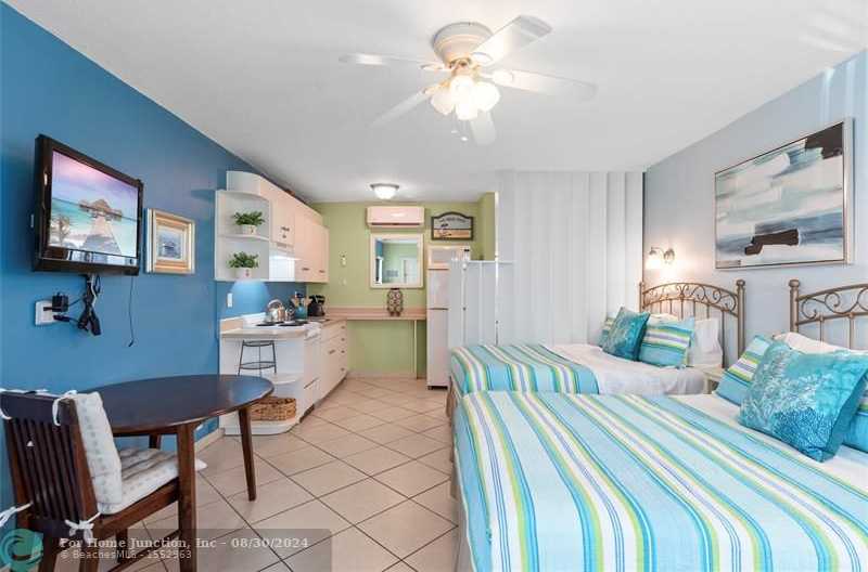 photo 3: 4520 El Mar Dr Unit 31, Fort Lauderdale FL 33308