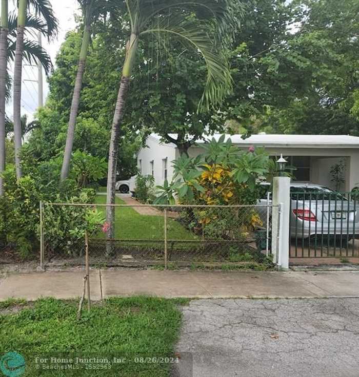 photo 1: 1142 NW 2nd Ave, Fort Lauderdale FL 33311