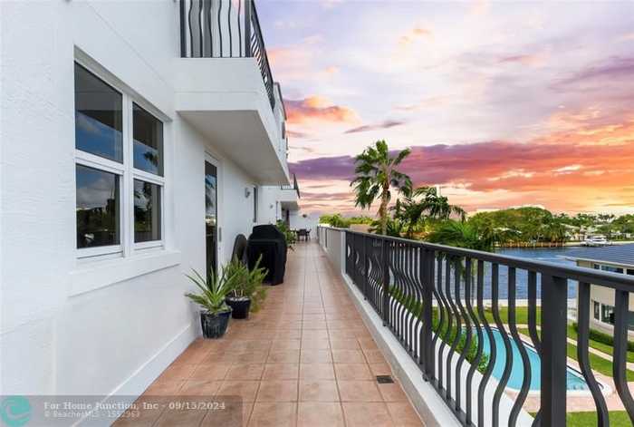 photo 1: 615 Bayshore Dr Unit 301, Fort Lauderdale FL 33304