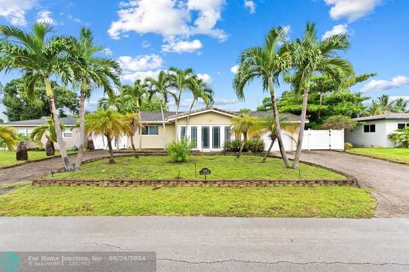 photo 3: 340 NW 35th St, Oakland Park FL 33309