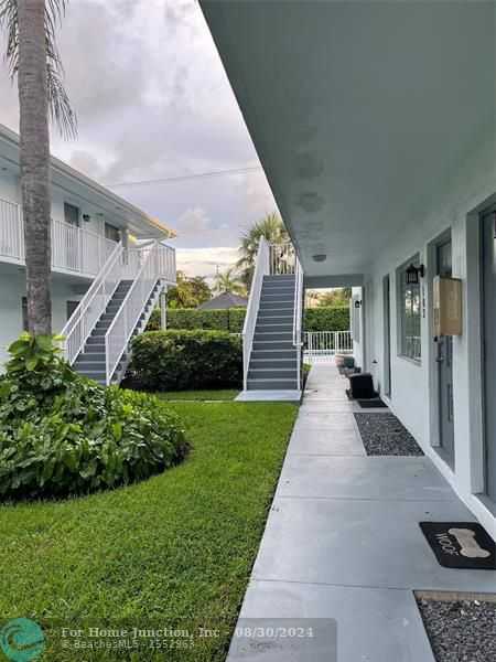 photo 3: 2050 NE 39th St Unit 102, Fort Lauderdale FL 33308