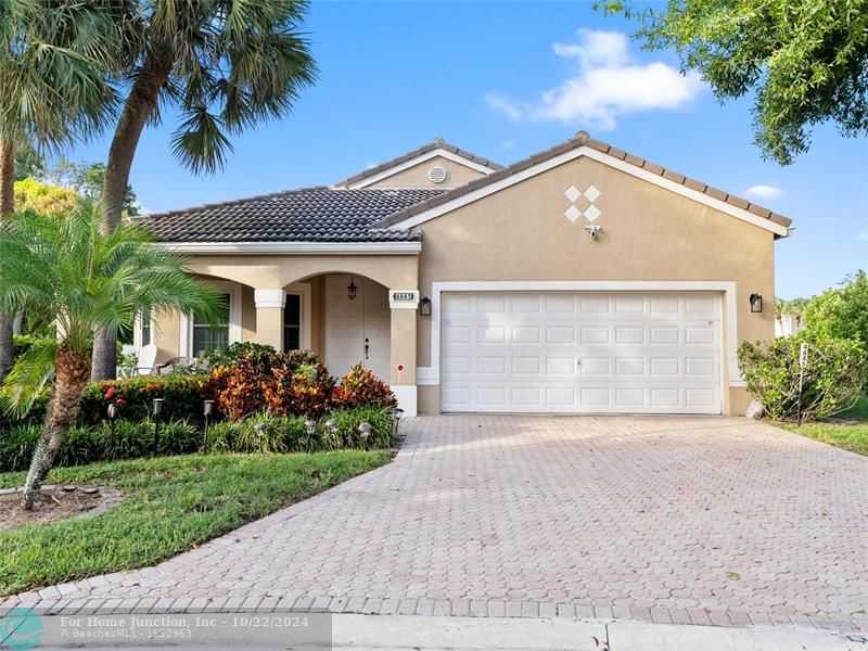 photo 3: 4845 NW 58th Pl, Coconut Creek FL 33073