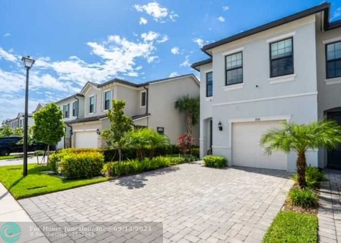 photo 1: 2150 S Appleton Cir Unit 2150 S, Fort Lauderdale FL 33309