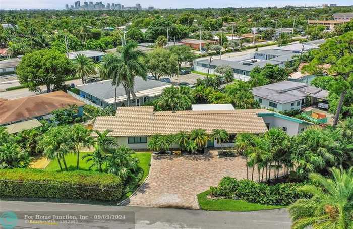 photo 1: 2040 Coral Gardens Dr, Wilton Manors FL 33306