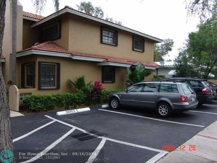 photo 1: 905 SE 12th Ct Unit 16, Fort Lauderdale FL 33316