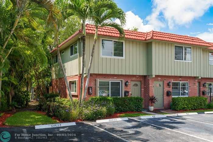 photo 1: 188 NE 20th Ct Unit 1E, Wilton Manors FL 33305