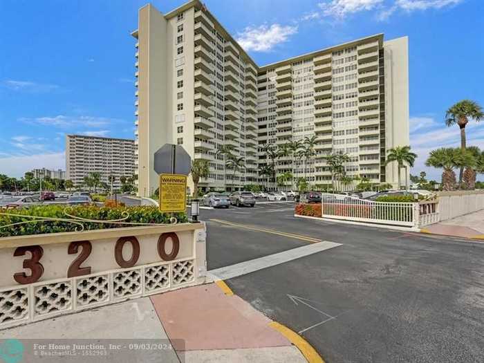 photo 1: 3200 NE 36th St Unit 215, Fort Lauderdale FL 33308