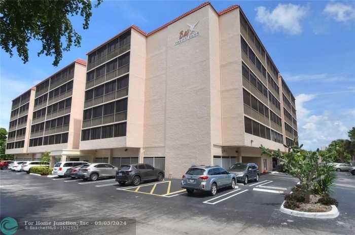 photo 2: 740 S Federal Hwy Unit 206, Pompano Beach FL 33062