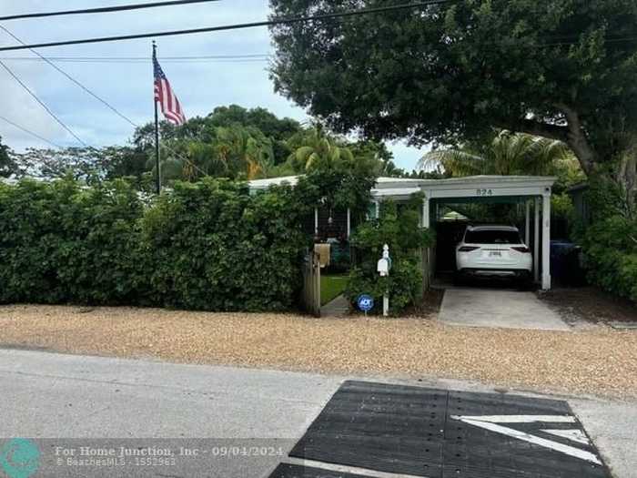 photo 1: 824 SE 12th St, Fort Lauderdale FL 33316