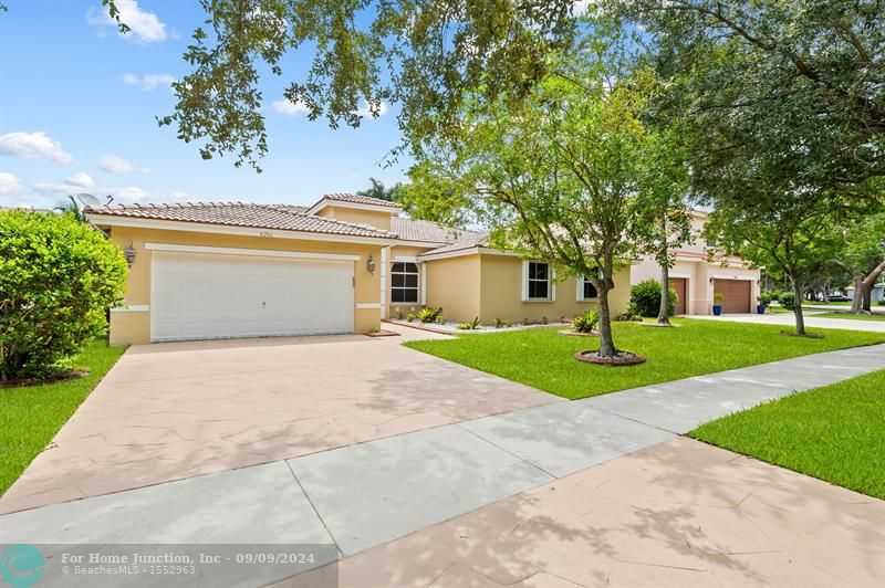 photo 3: 4286 NW 42nd Ter, Coconut Creek FL 33073