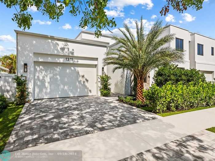 photo 1: 1315 NE 17th Ave, Fort Lauderdale FL 33304