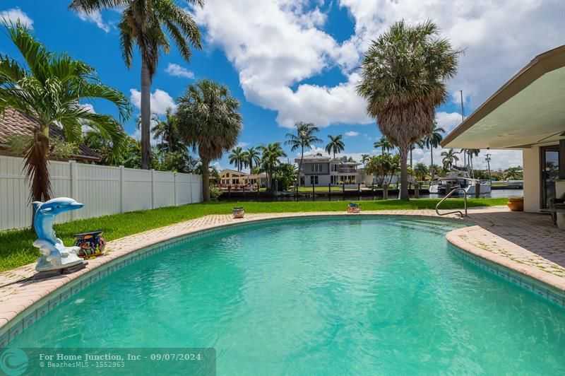 photo 3: 2200 SE 8th St, Pompano Beach FL 33062