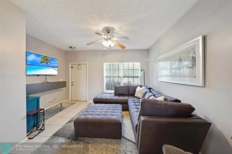 photo 3: 5420 Jubilee Way Unit 210, Margate FL 33063