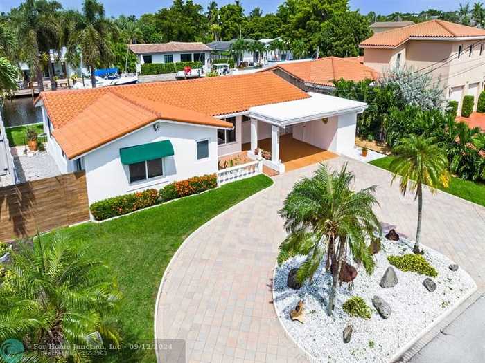 photo 1: 2225 NE 19th Avenue, Wilton Manors FL 33305