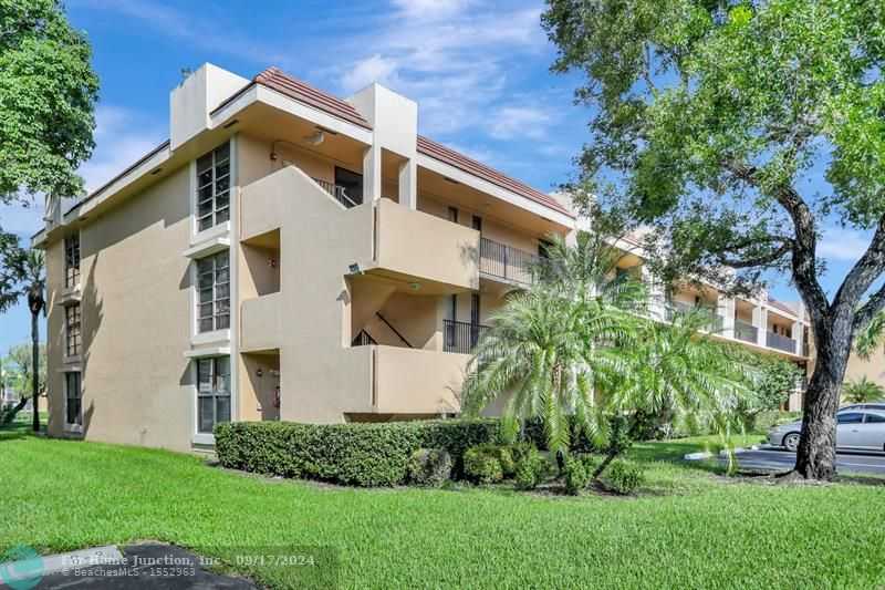 photo 3: 6124 Coral Lake Dr Unit 212, Margate FL 33063