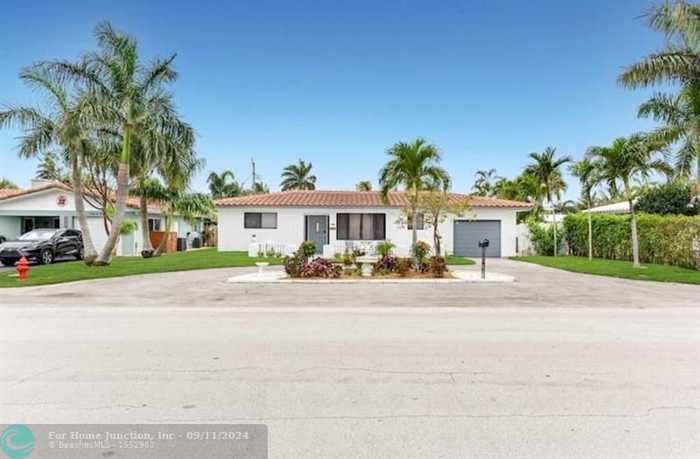 photo 2: 2600 SE 1st Court, Pompano Beach FL 33062