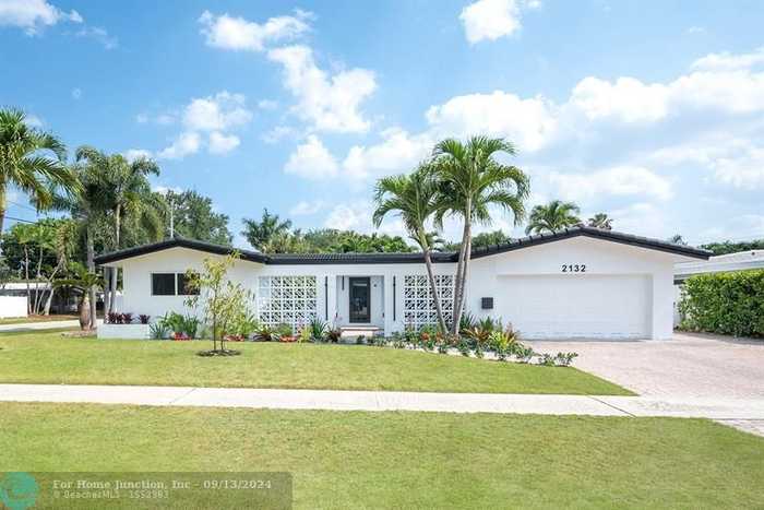 photo 1: 2132 NE 63rd St, Fort Lauderdale FL 33308