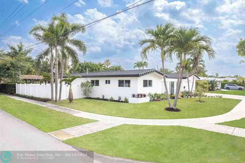 photo 3: 2132 NE 63rd St, Fort Lauderdale FL 33308