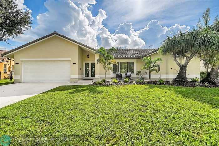 photo 1: 5180 NW 47th Ave, Coconut Creek FL 33073