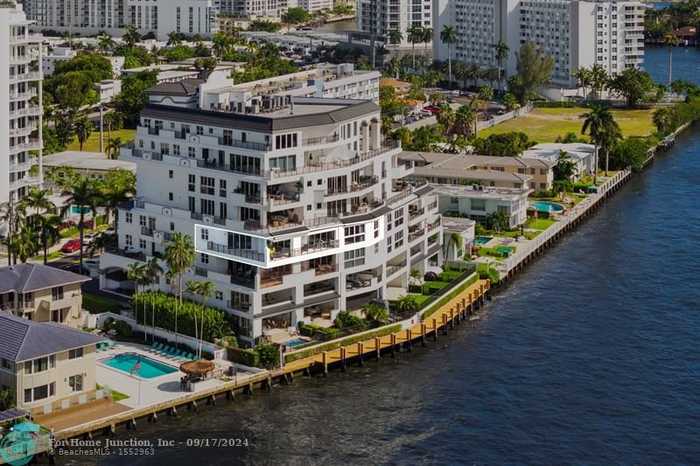 photo 1: 615 Bayshore Dr Unit 402, Fort Lauderdale FL 33304