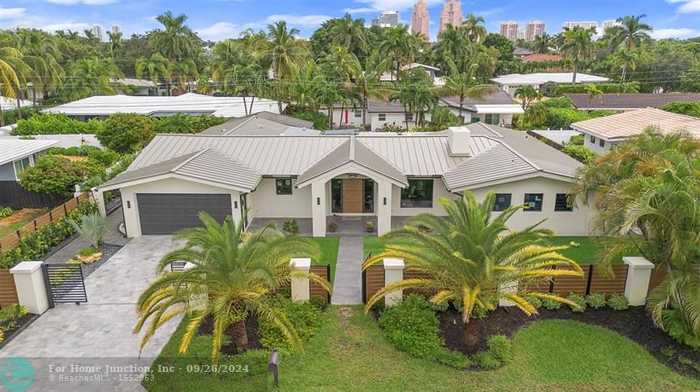 photo 1: 2408 NE 26th Ave, Fort Lauderdale FL 33305