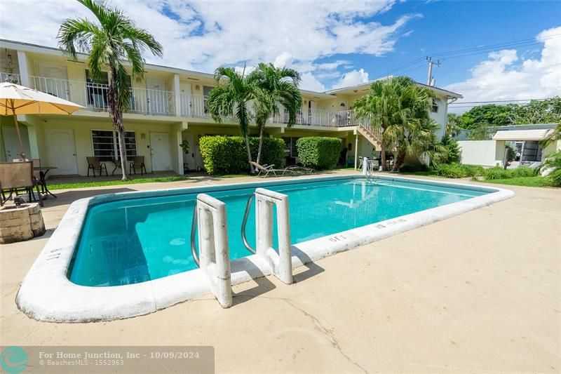 photo 1: 1012 SE 15th St Unit 9, Fort Lauderdale FL 33316