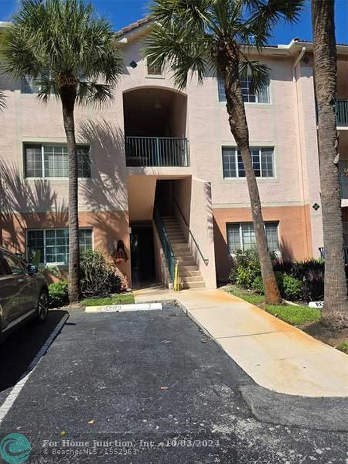 photo 1: 2015 S 10th Ave Unit 111, Fort Lauderdale FL 33316