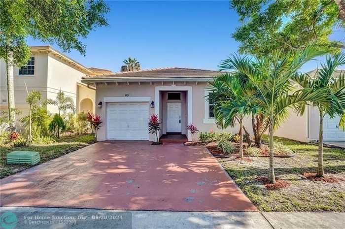 photo 1: 4824 NW 19th St, Coconut Creek FL 33063