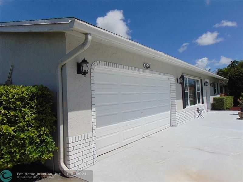 photo 2: 5255 NW 30th St, Margate FL 33063