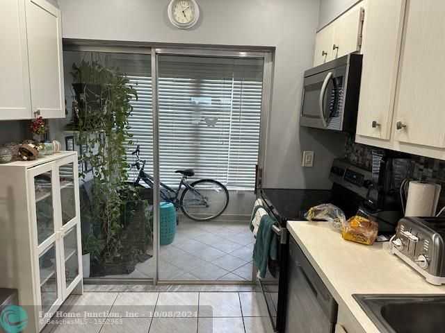 photo 3: 7805 NW 5th Ct Unit 204, Margate FL 33063