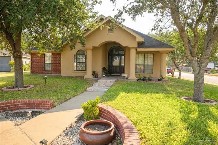 photo 1: 904 Agarita Court, Elsa TX 78543