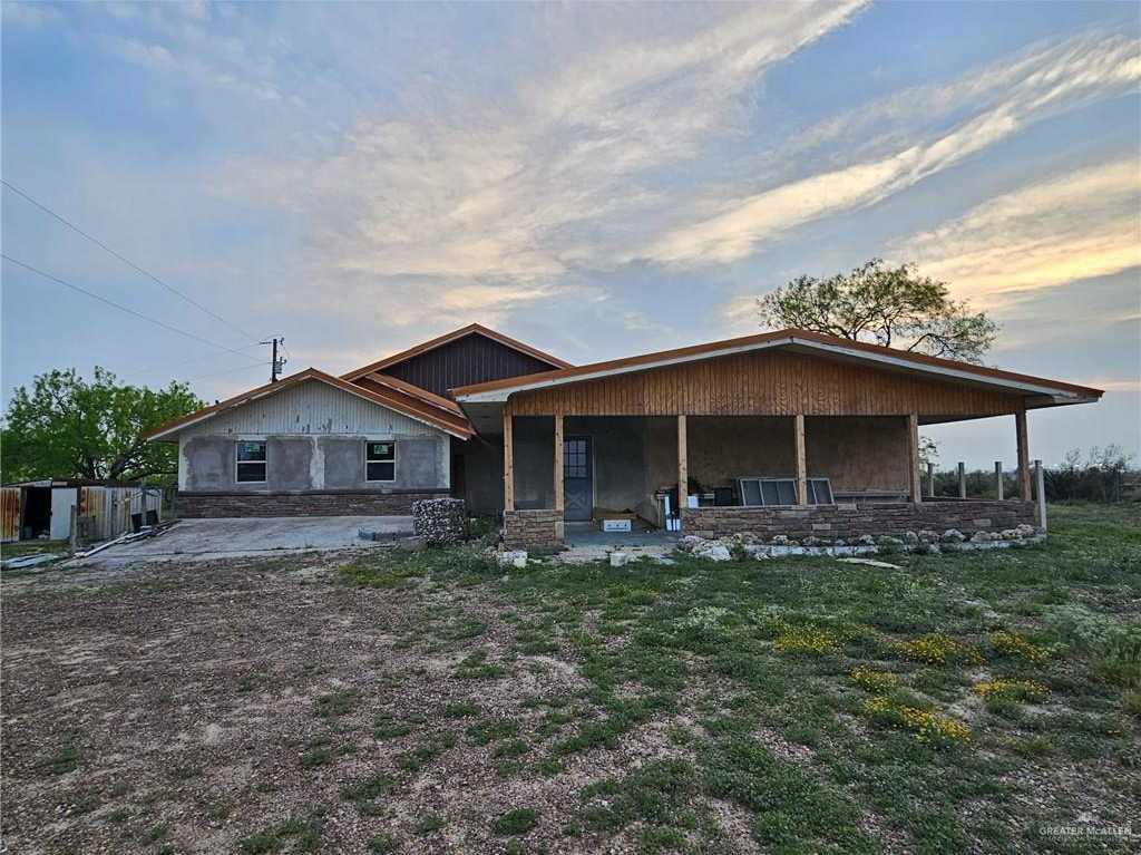 photo 1: 317 Bridge Road, Roma TX 78585