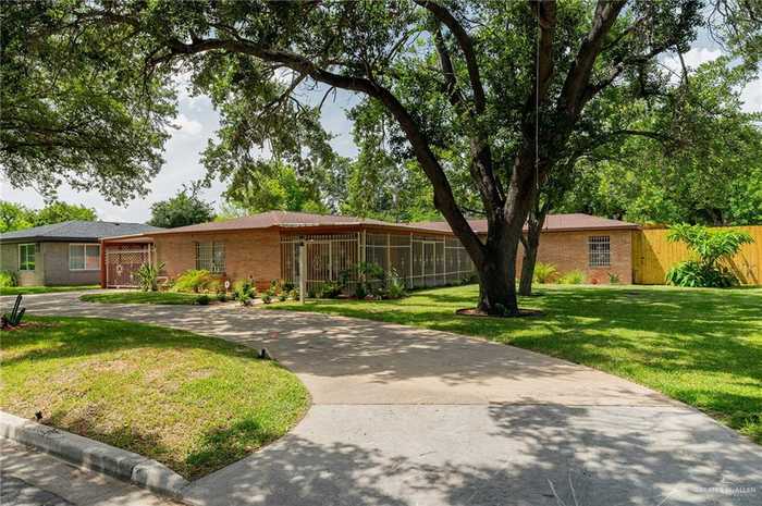 photo 2: 616 Kennedy Avenue, McAllen TX 78501