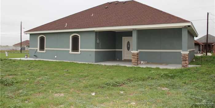 photo 2: 104 Los Altos Street, Roma TX 78584