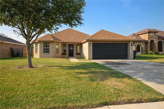 photo 1: 206 Mockingbird Lane, La Villa TX 78538