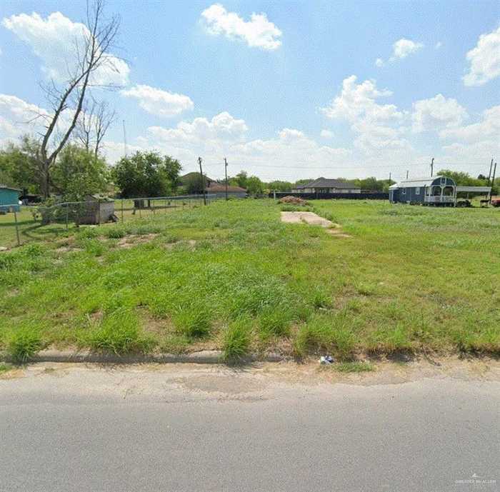 photo 2: 4813 Robin Lane, Edinburg TX 78542