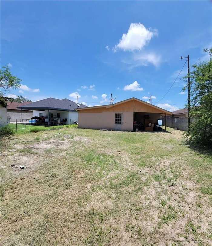 photo 2: 92 Portaleza Avenue, Roma TX 78584